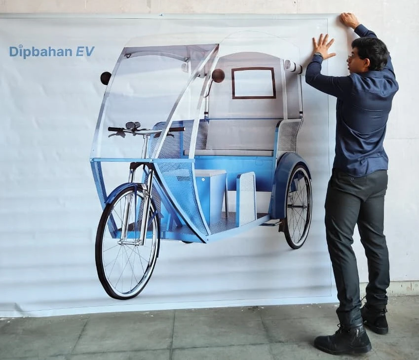 Ansh Bathija mounting the full-size Dipbahan EV print